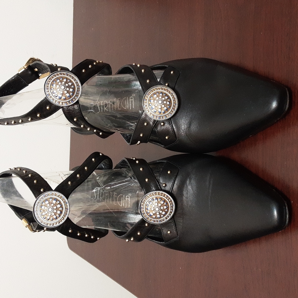 STRATEGIA Studs Medallion Slingback  Shoes‎